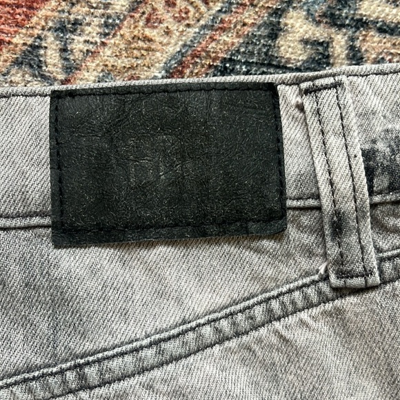 BDG 90’s Boyfriend Acid Wash Jeans Size 25 - Picture 10 of 15